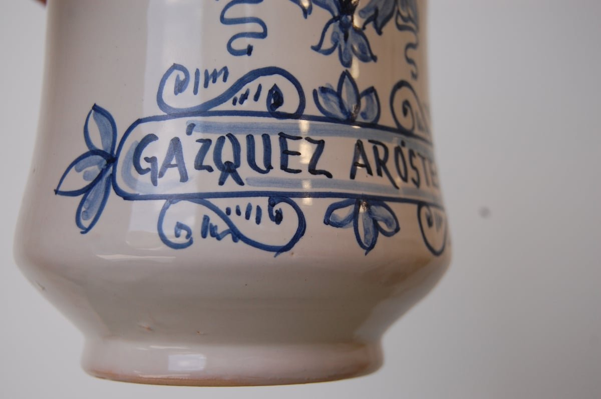 Detalle del apellido Gázquez Aróstegui pintado a mano