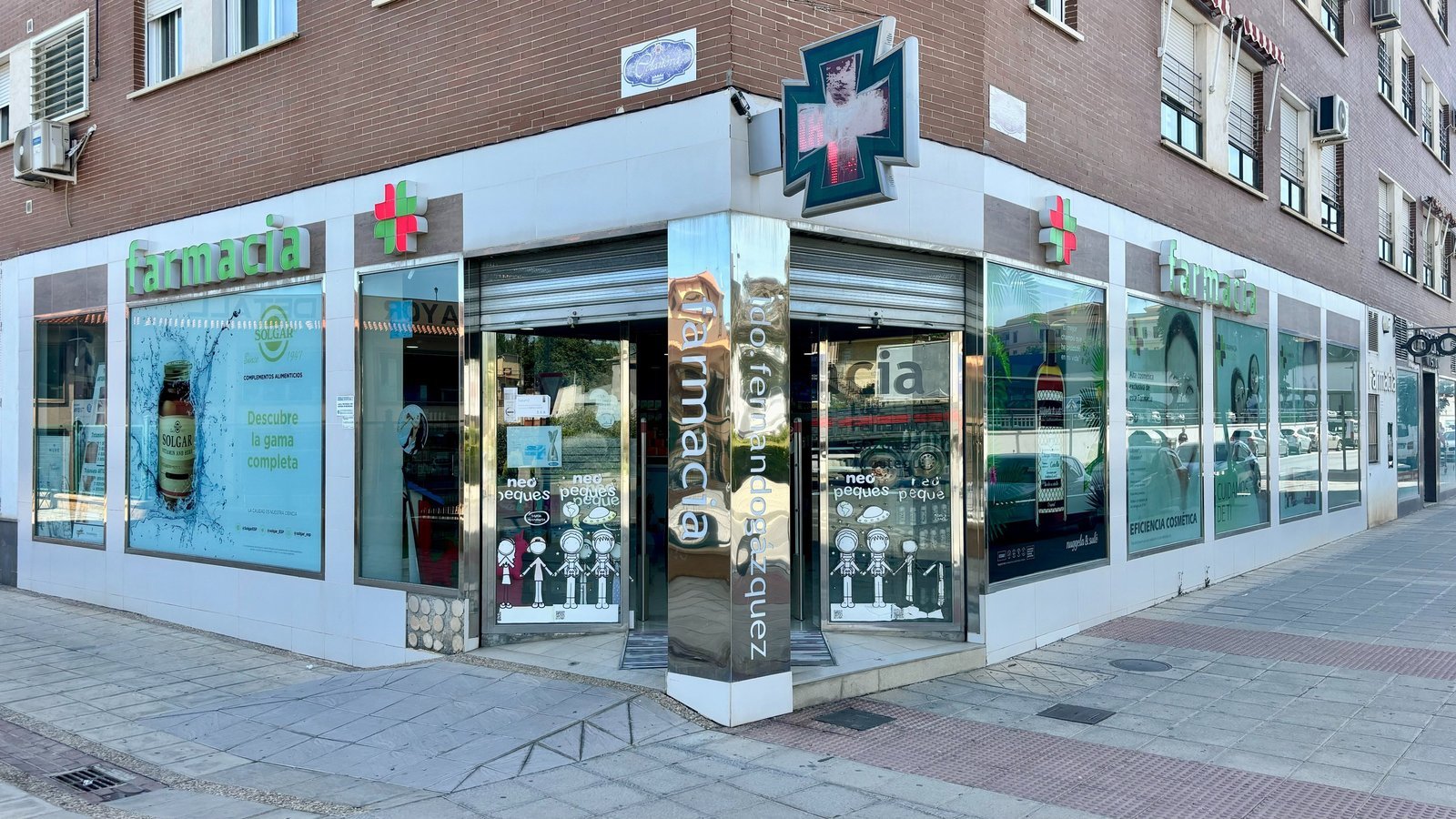 Fachada de Farmacia Fernando Gázquez en Guadix